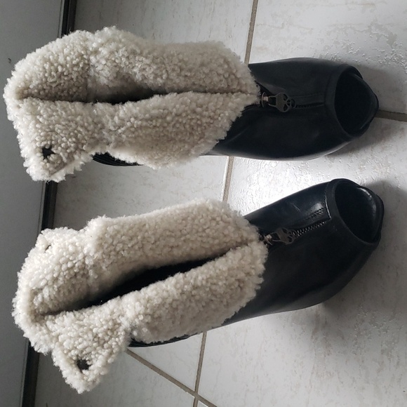 ALEXANDER MCQUEEN Faithful Shearling Ankle Boots...size 38... Black - Picture 4 of 8